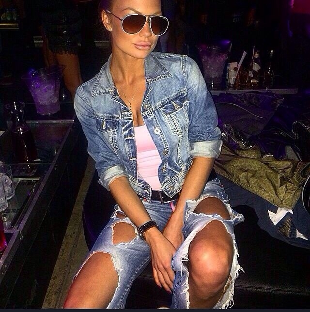 👠💋 Я живу в Москве и готова предложить тебе самые разнообразные услуги. У меня широкий спектр возможностей, от классического секса до ролевых игр и бондажа. Мои клиенты говорят о моей необыкновенной энергии и страсти. 💥 Я обеспечу комфорт, атмосферу нежности и конфиденциальность. Ты увидишь на фото, каким образом я нежно и деликатно отношусь к своему телу, и я не сомневаюсь, что тебе понравится. Если ты ищешь настоящее наслаждение в Москве, то обращайся ко мне, и я сделаю все, чтобы ты остался доволен. 😉💫 Ольга